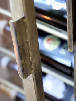 Industrial Weinregal Laurent Metallkorpus und Glas Antik-Gold für 26 Flaschen-Chic Antique Clearance