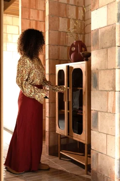 Retro Vitrine Hochkommode Caroun Bambus Rauchglas-DutchBone Online