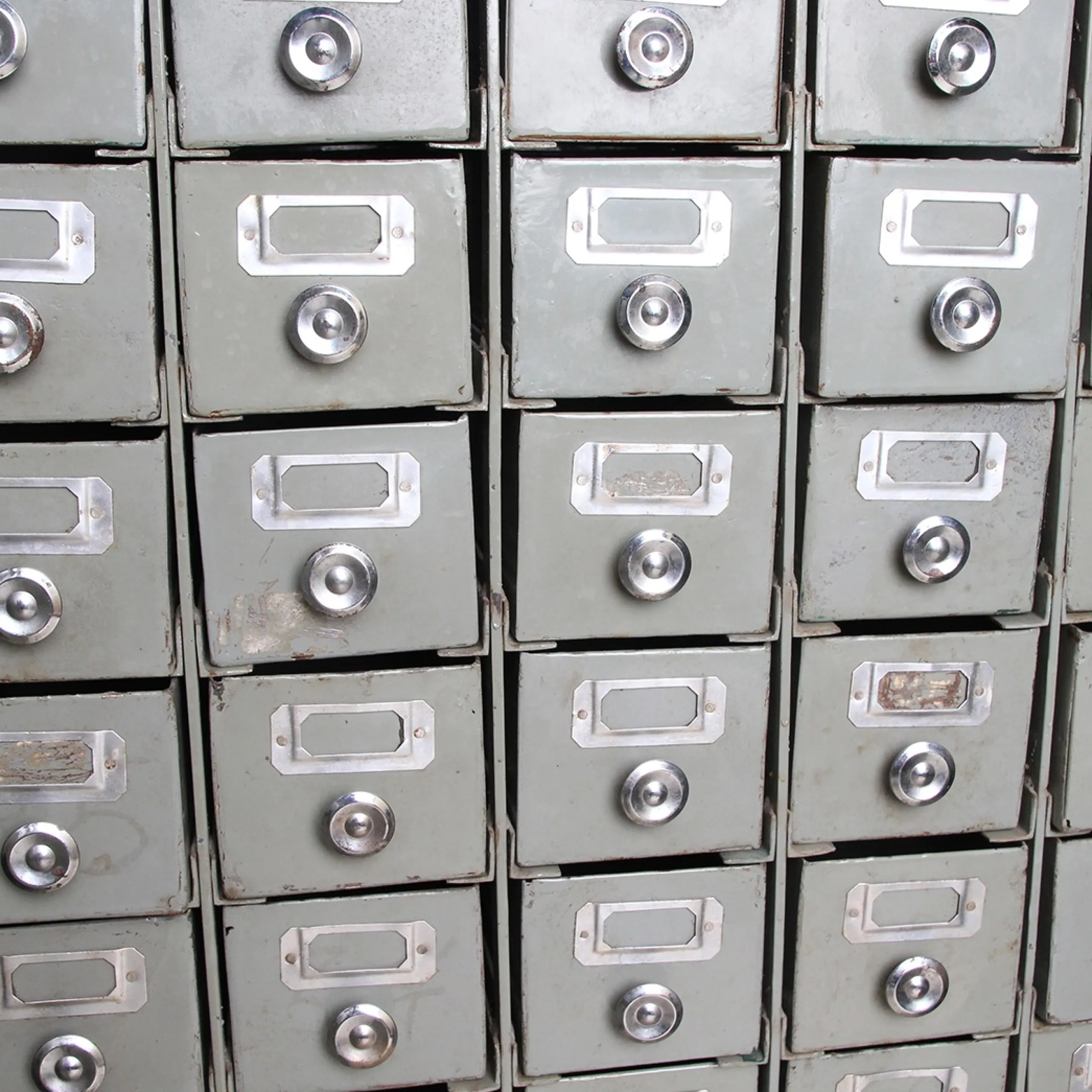 Vintage Metallschrank Büroschrank 44 Schubladen graugrün - Einzelstück-Raw Materials Online
