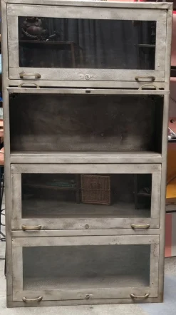 Vitrine Geschirrschrank Büroschrank Rusty Industrial Einzelstück Silbergrau-Raw Materials Outlet